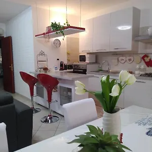 Rami Di Corallo Con Parcheggio Privato. Appartamento